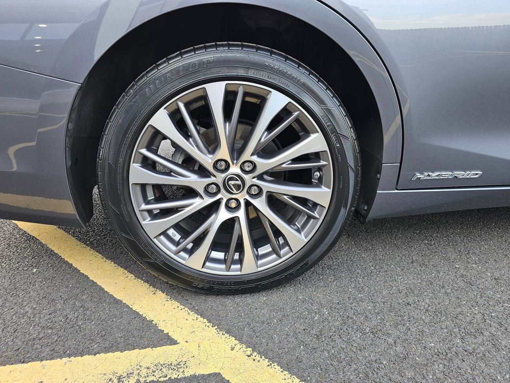 2021 Lexus ES 300h