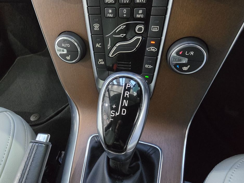 2018 Volvo V40