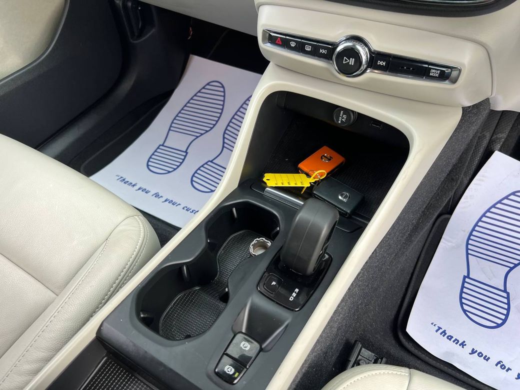 2022 Volvo XC40