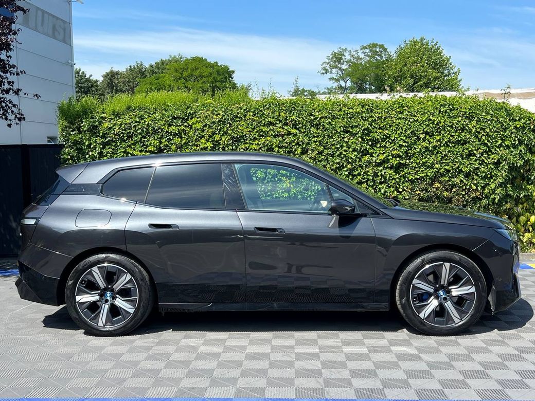 2023 BMW iX