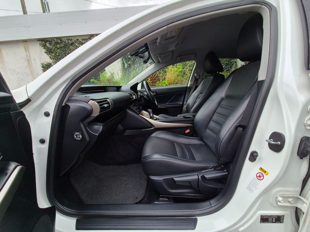 2014 Lexus IS 300h