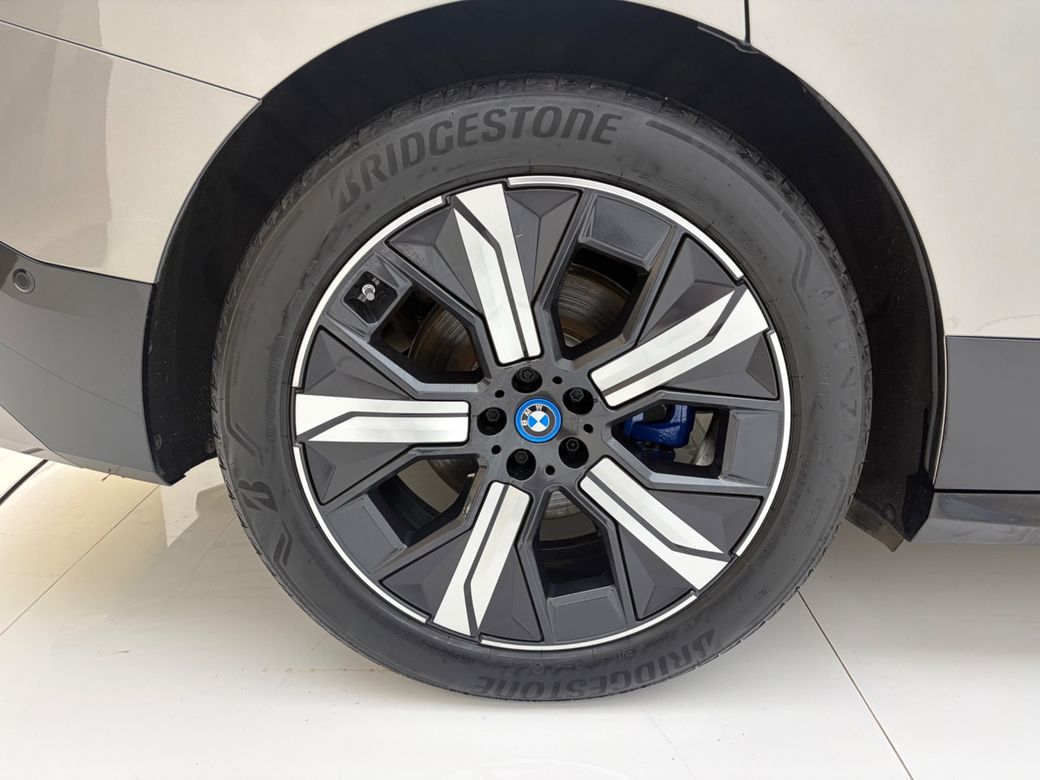 2025 BMW iX