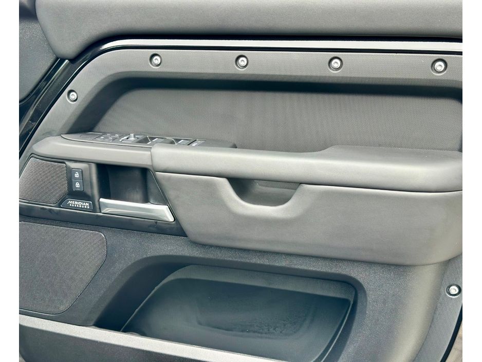2025 Land Rover Defender