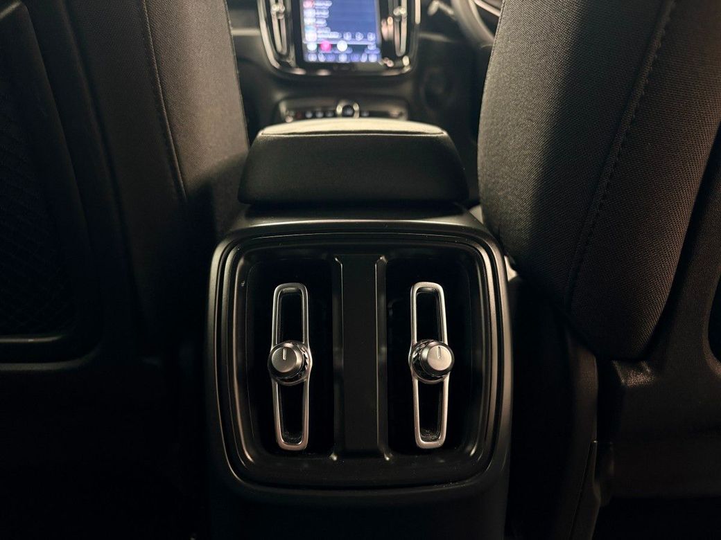 2023 Volvo XC40