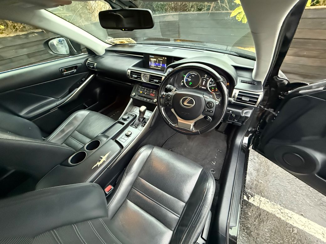 2015 Lexus IS 300h