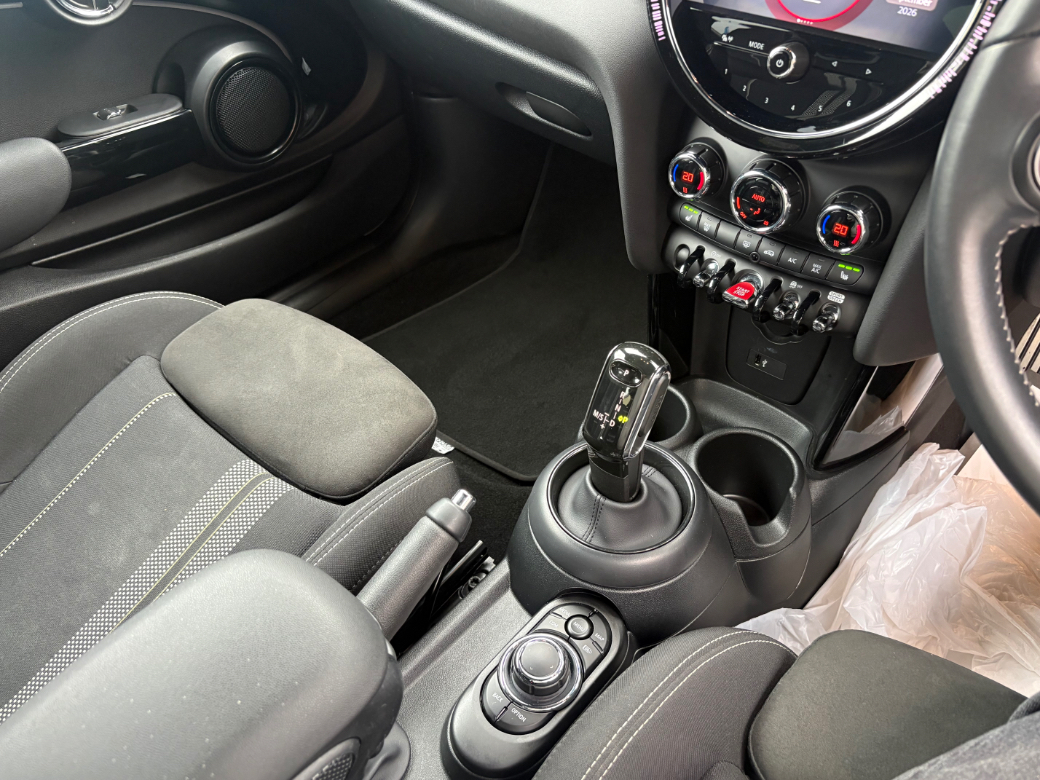 2023 Mini Hatch