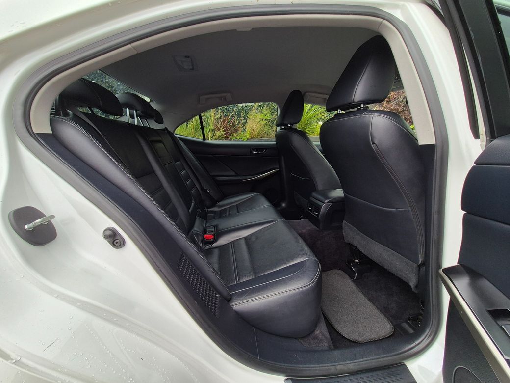 2014 Lexus IS 300h