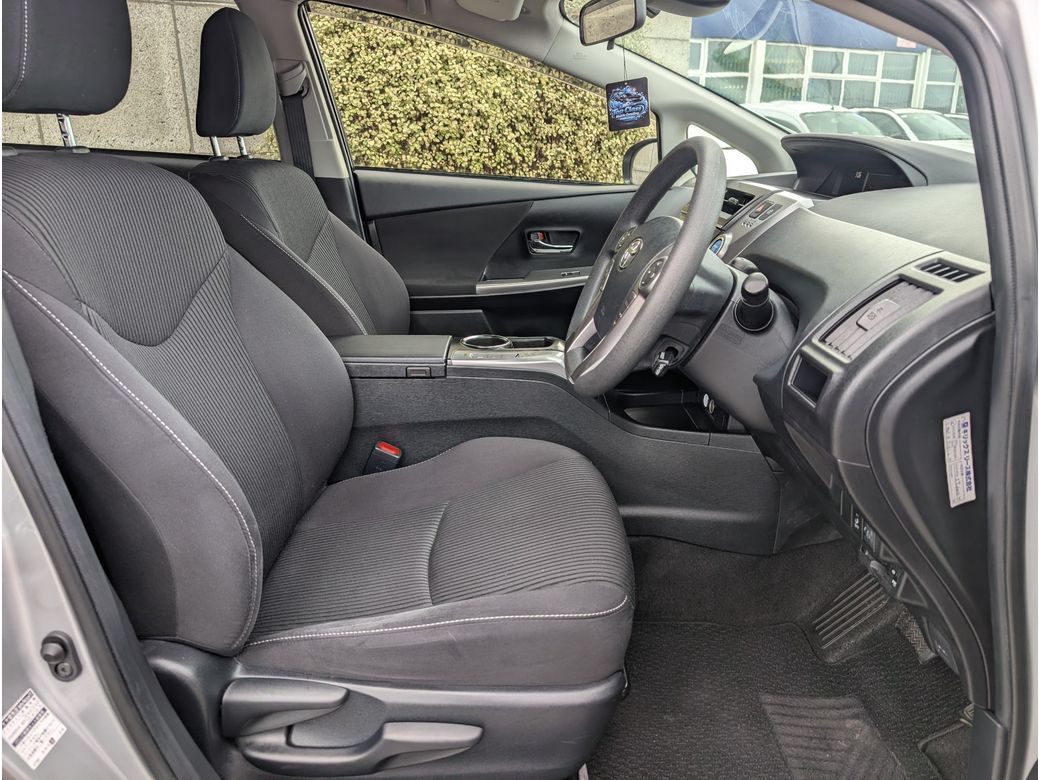 2019 Toyota Prius Alpha