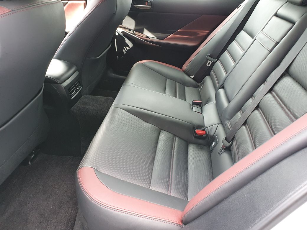 2018 Lexus IS 300h