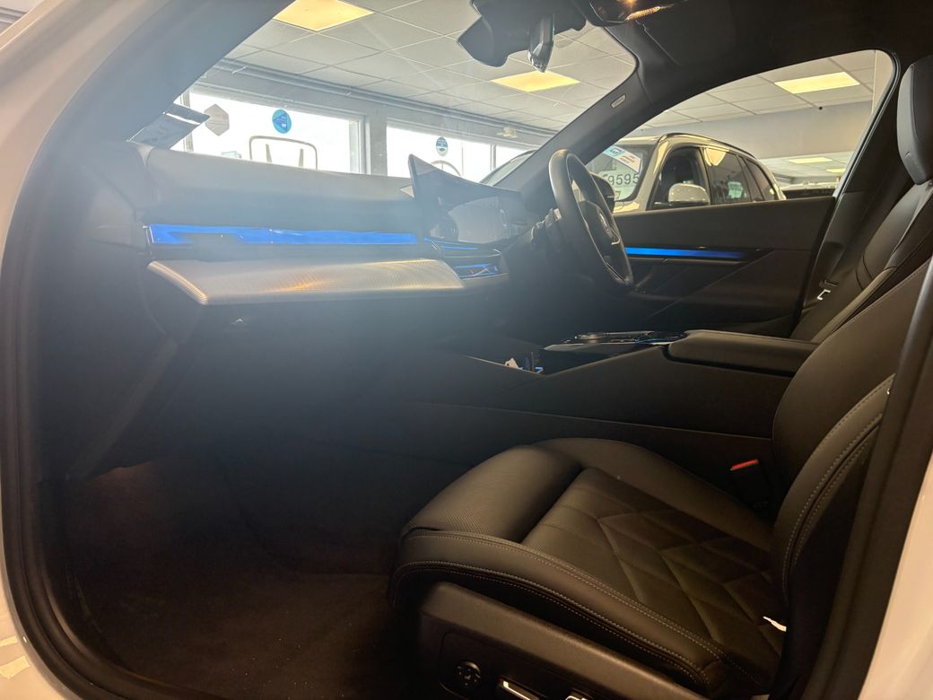 2025 BMW 530