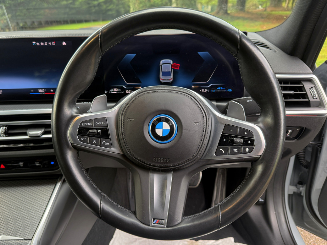 2023 BMW 330