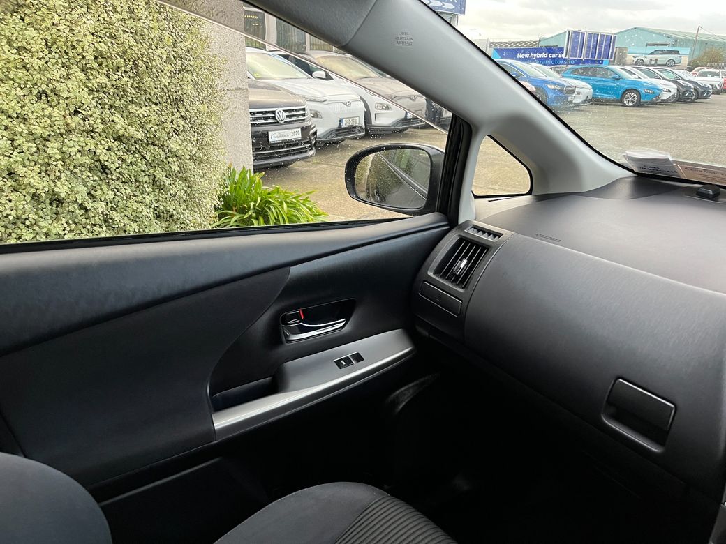 2018 Toyota Prius Alpha