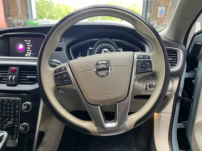 2019 Volvo V40