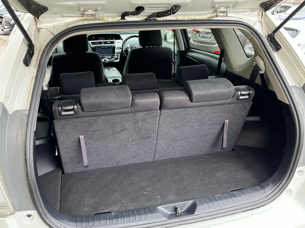 2016 Toyota Prius Alpha