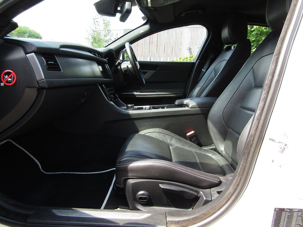 2017 Jaguar XF