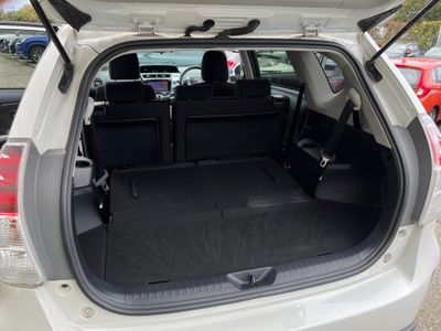 2019 Toyota Prius Alpha
