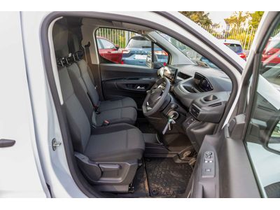 2025 Peugeot Partner