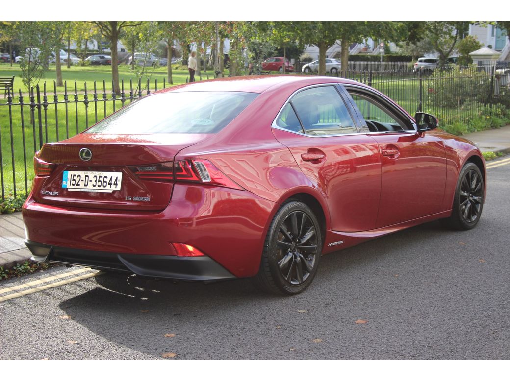 2015 Lexus IS 300h