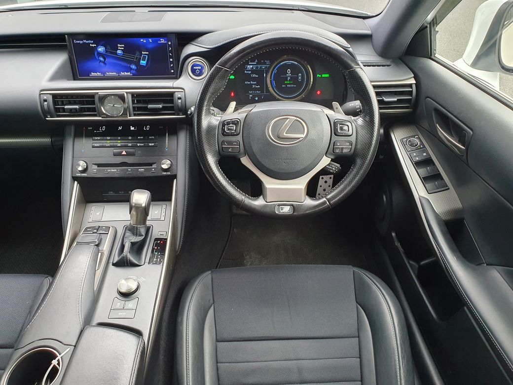 2017 Lexus IS 300h
