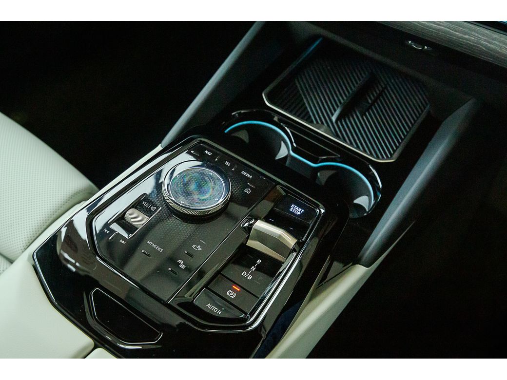 2025 BMW i5