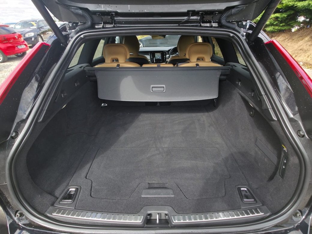2020 Volvo V90
