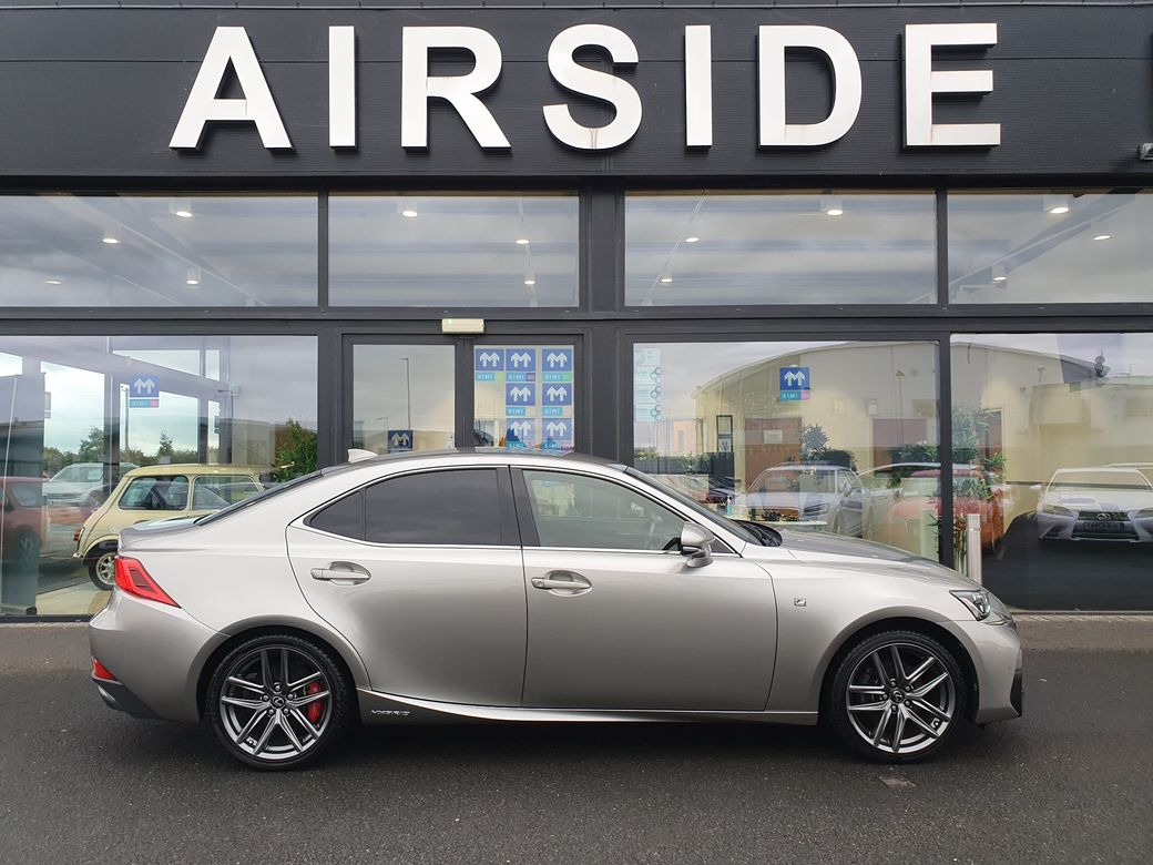 2017 Lexus IS 300h