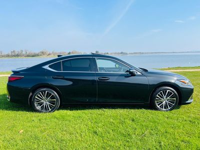 2023 Lexus ES 300h