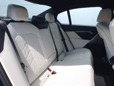 2025 BMW 530