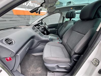 2013 Peugeot 5008