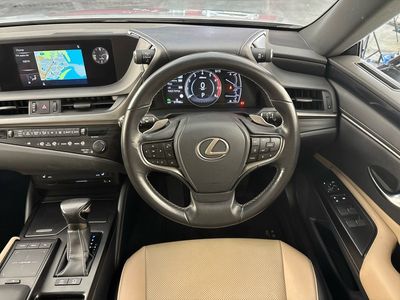2019 Lexus ES 300h