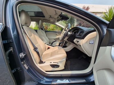 2020 Volvo V40