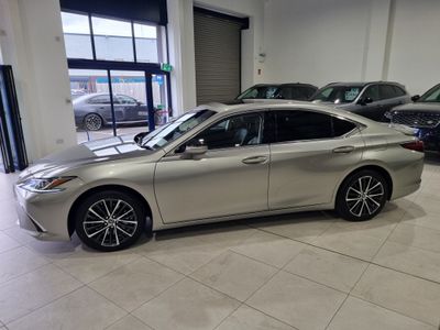 2023 Lexus ES 300h