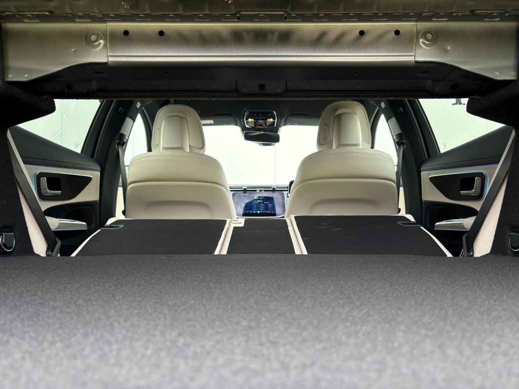 2025 Mercedes-Benz E 300