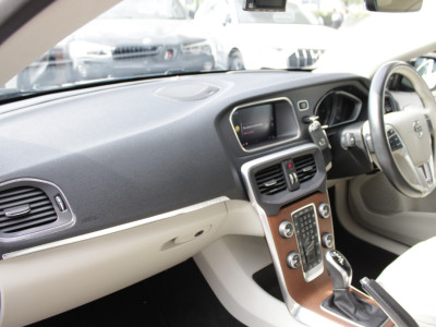 2019 Volvo V40