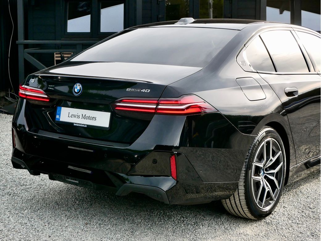 2024 BMW i5