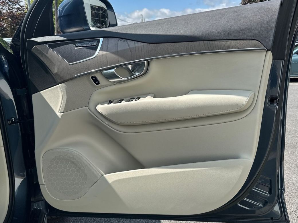2023 Volvo XC90