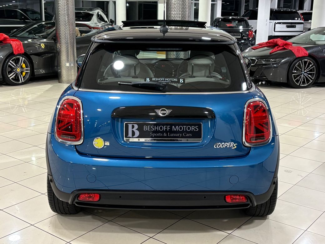 2023 Mini Hatch