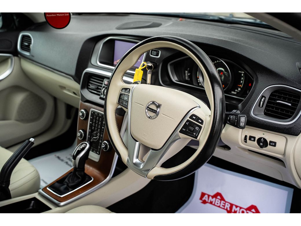 2019 Volvo V40