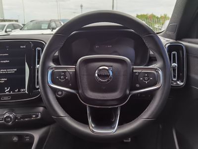 2022 Volvo XC40