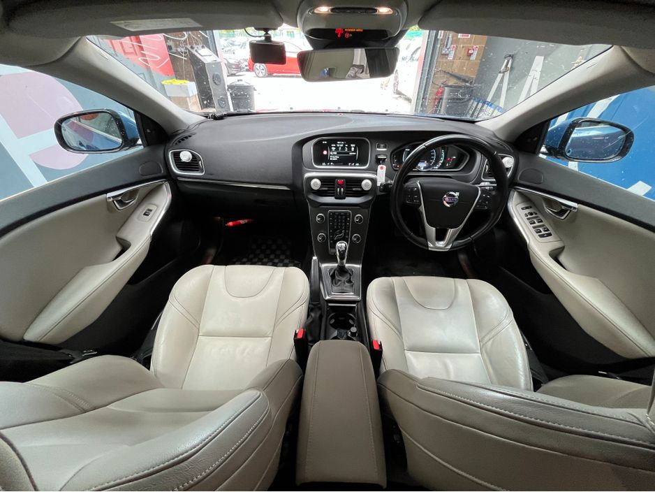 2015 Volvo V40