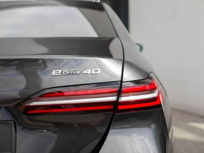 2025 BMW i5