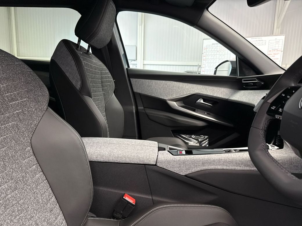 2025 Peugeot 5008