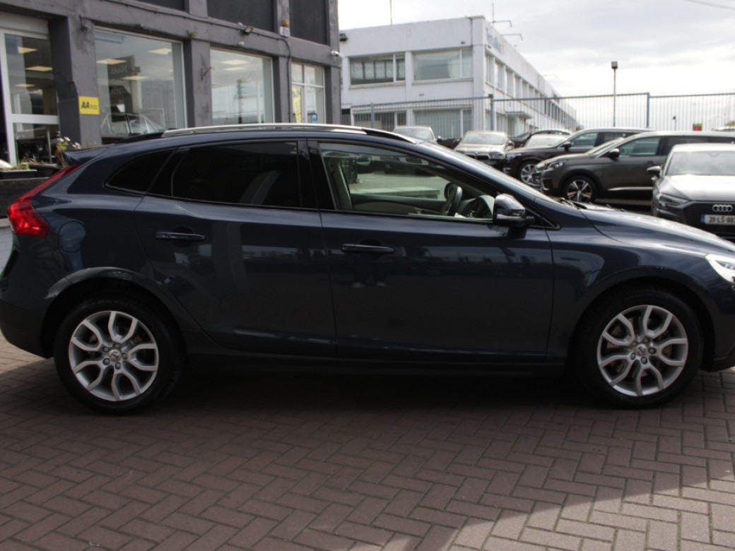 2019 Volvo V40