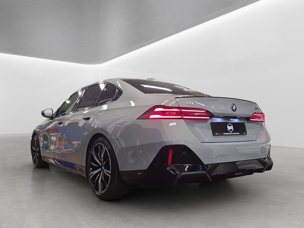 2024 BMW i5
