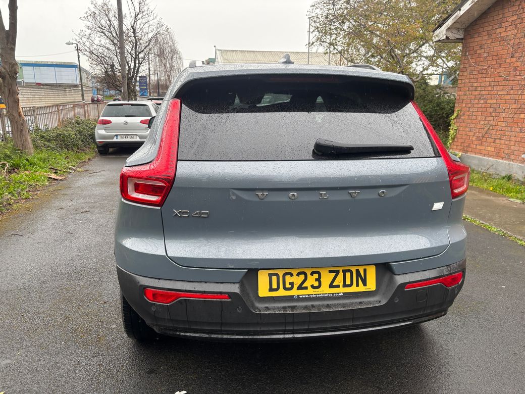 2023 Volvo XC40