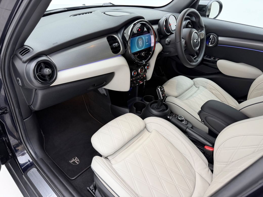 2022 Mini Hatch