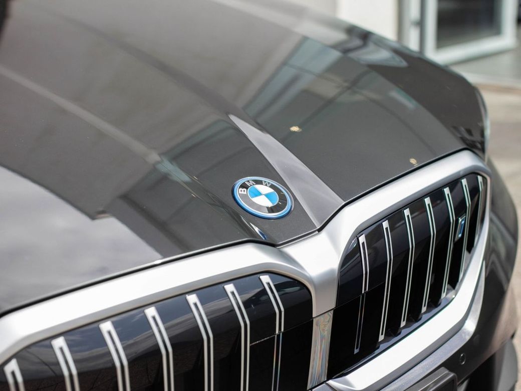 2025 BMW i5