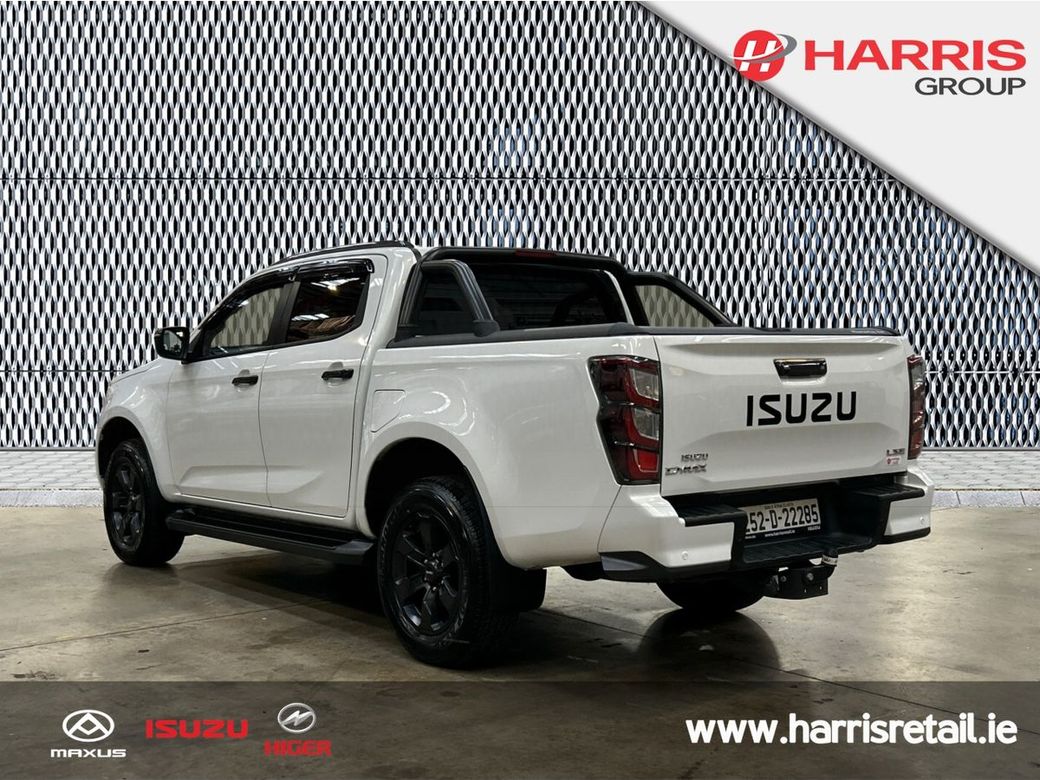 2025 White Isuzu D-MAX