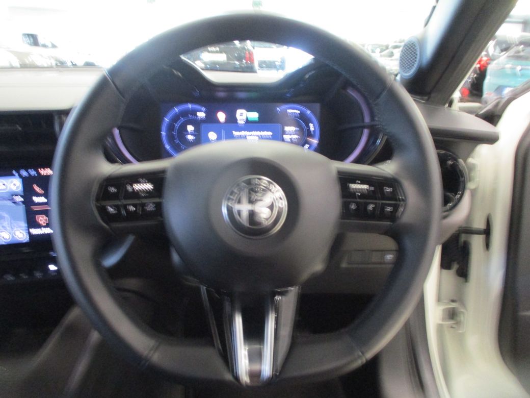 2025 Alfa Romeo Junior