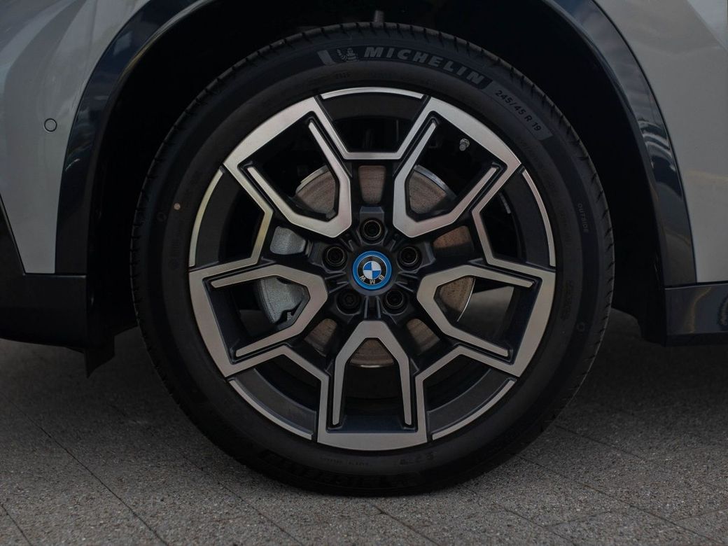 2025 BMW iX1